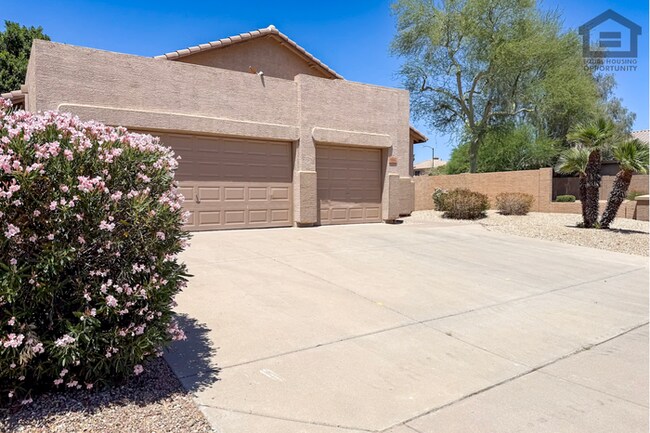 Building Photo - 3Bed/2Bath House at N 59th Ave/Union Hills! Move-In Ready on 09/24/2026! -- 3 CAR GARAGE! PRIVATE...