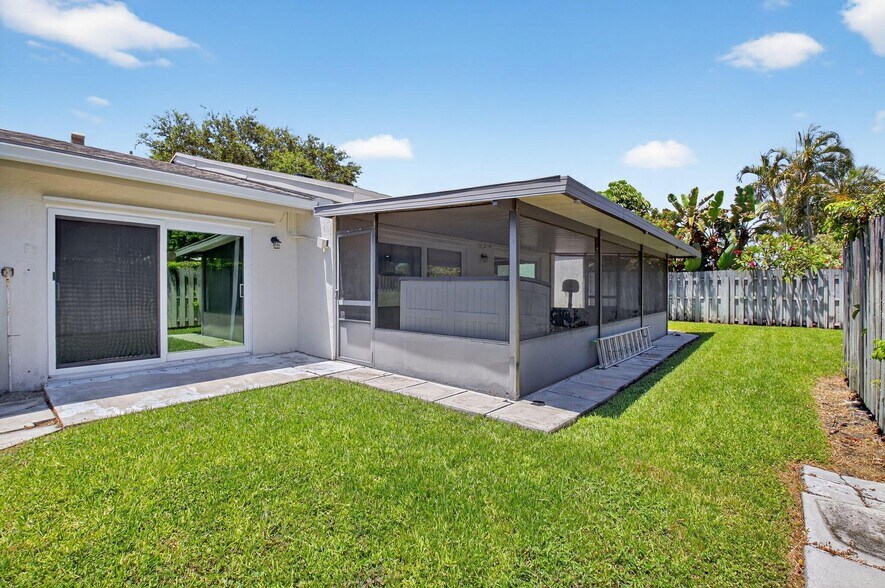 Building Photo - 45 Baytree Cir