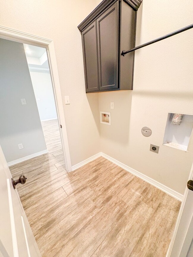 Building Photo - 701 Juniper Dr