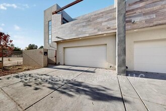 Building Photo - 705 Alcalde Pl SW