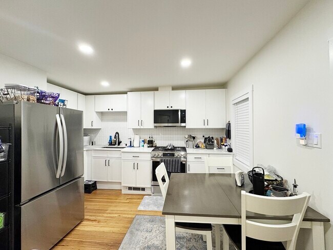 Building Photo - 77 Princeton St