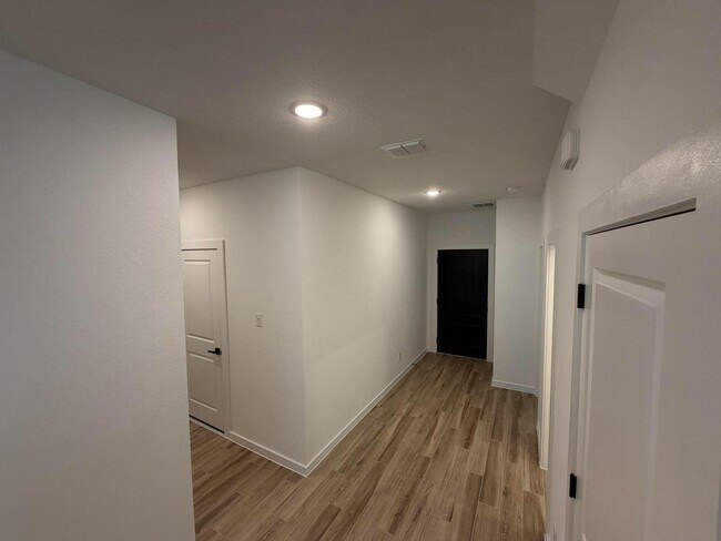 Building Photo - 8407 Tranquil Bay Ct