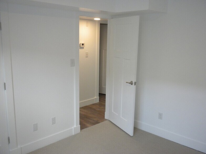Building Photo - 920 W 260 S St