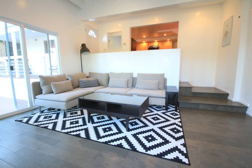 Building Photo - 2060 Glencoe Way