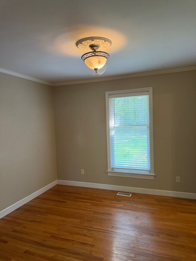 Building Photo - 105 Demille Dr