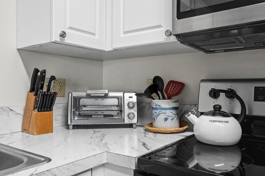 Building Photo - 1920 Bent Grass Dr