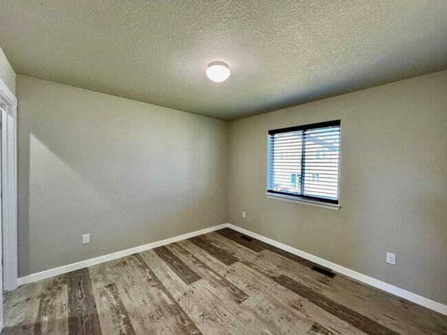 Building Photo - Beautiful 3 Bedroom Home in Lorson Ranch!
