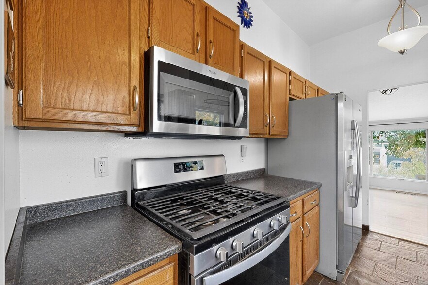 Building Photo - 5528 Overlook Dr NE