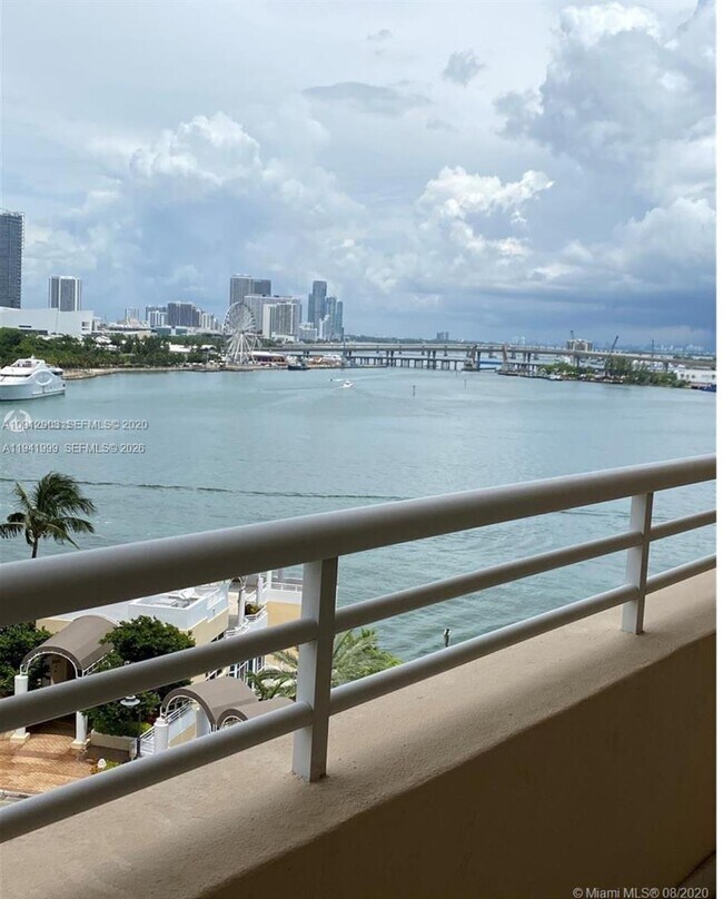 Building Photo - 808 Brickell Key Dr