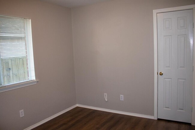 Building Photo - 111 N Misty Dawn Dr