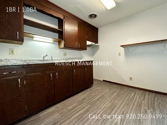 Building Photo - Recently Renovated 1 Bedroom 1 Bath Upper ...