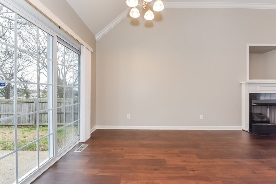 Building Photo - 1046 Golf View Way