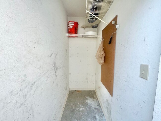 Building Photo - Winterset Condo