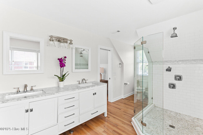 Building Photo - 1723 Verrazzano Dr