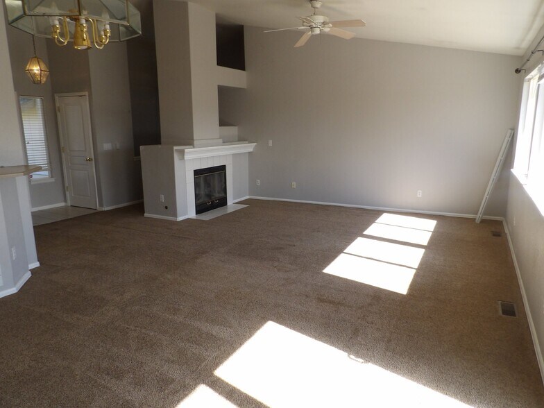 Building Photo - 875 Aspenglow Ln