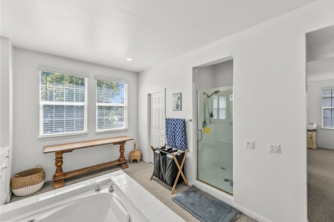 Building Photo - 4 Bedroom Home in the Beautiful Bridgeport Community!