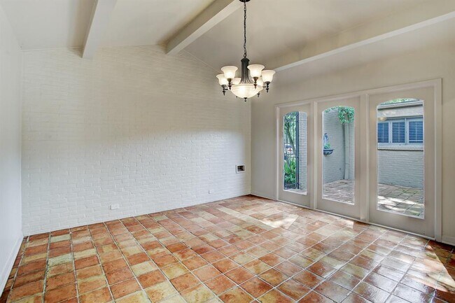 Building Photo - 6139 Chevy Chase Dr
