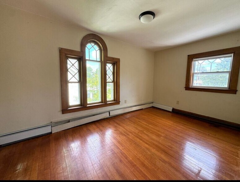 Building Photo - 78 Elm St