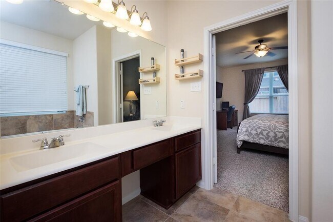 Building Photo - 25023 Diamond Ranch Dr