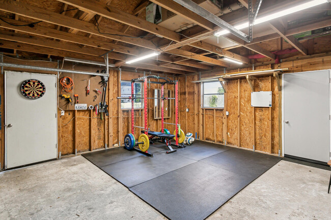 Building Photo - 1408 E Mallory St