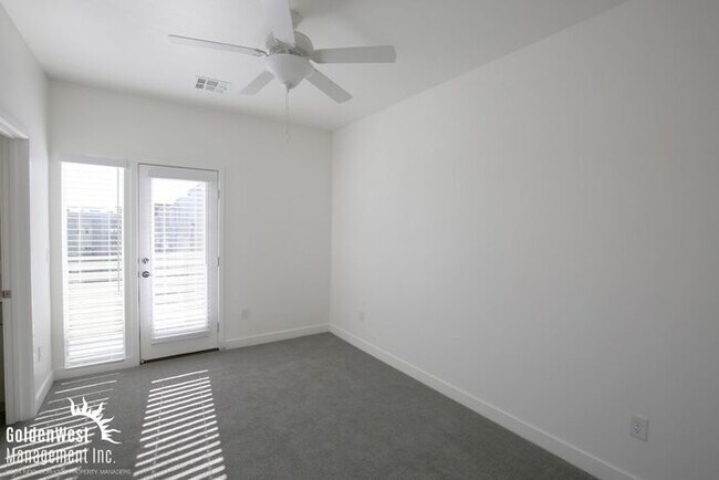 Building Photo - Modern 4Bdm 4.5 Ba Townhome in Desirable Las Vegas Community