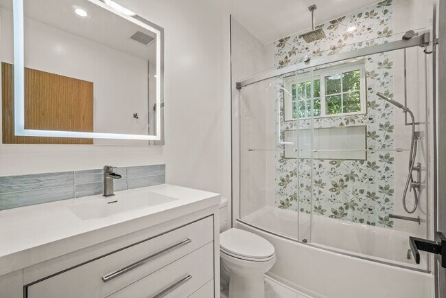 Building Photo - 4230 Van Nuys Blvd