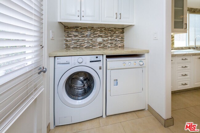 Building Photo - 6431 Maryland Dr