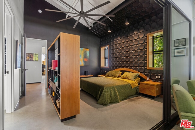 Building Photo - 548 Rose Ave