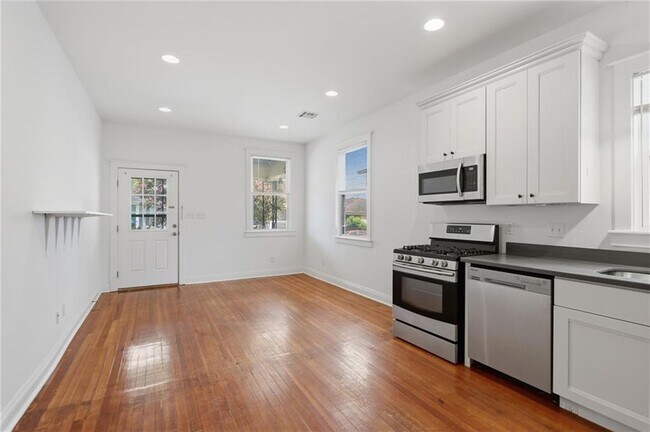 Building Photo - 1817 Lowerline St