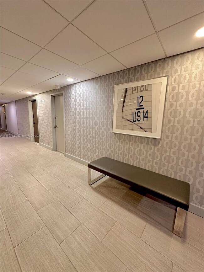 Building Photo - 300 Bayview Dr