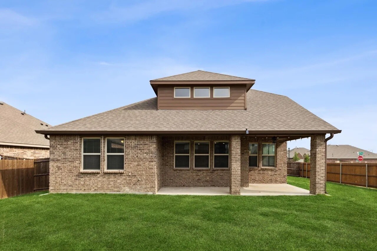 Building Photo - Room in House on Gallop Dr
