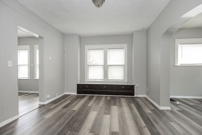 Building Photo - 3910 Carlyle Ave