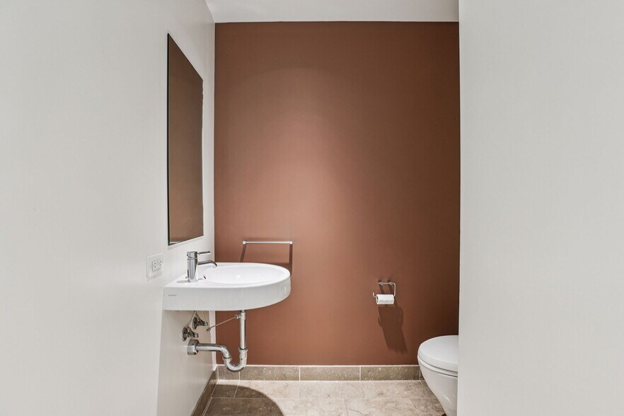 Building Photo - 6250 HOLLYWOOD Blvd