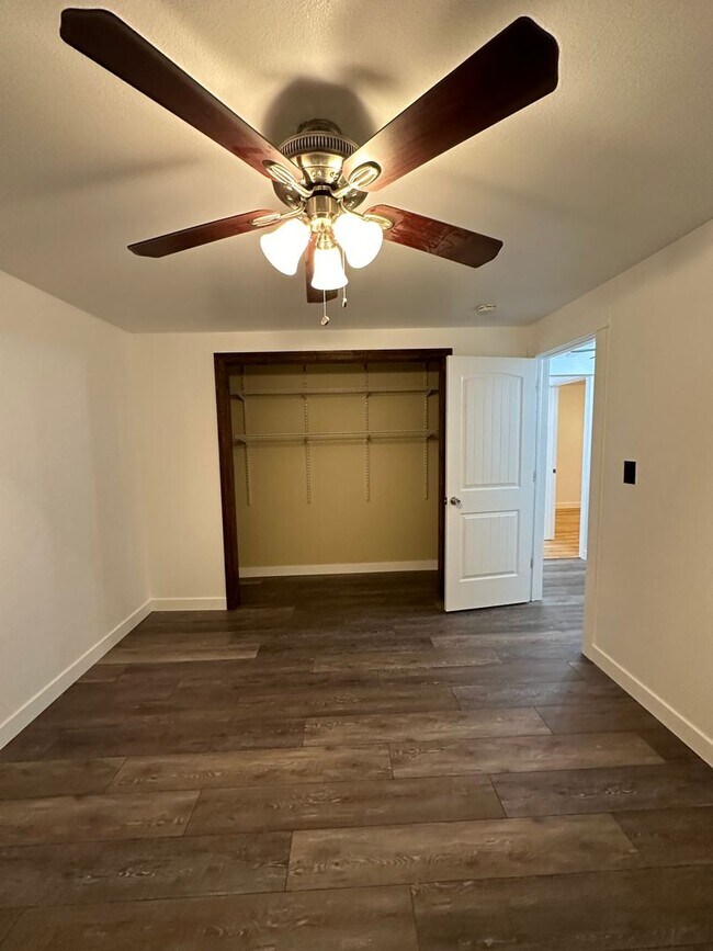 Building Photo - 2414 W. Bruneau Ave. 4 Bedroom, 2 bath!