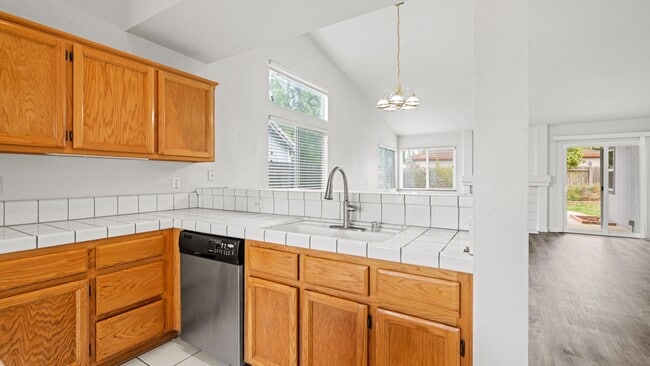 Building Photo - Charming 3 bedroom home in Pheasant Run
