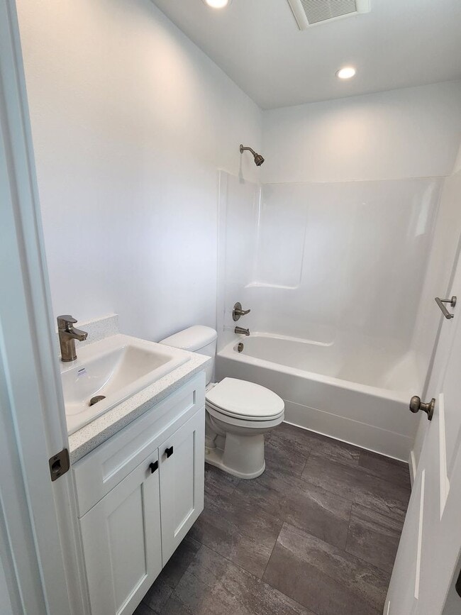 Building Photo - 1011 Peach Rd