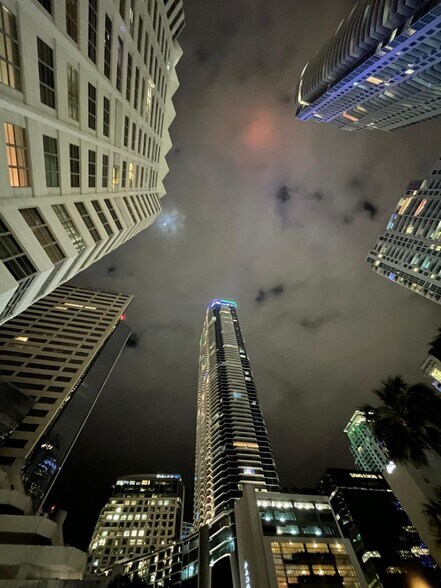 Primary Photo - 905 Brickell Bay Dr