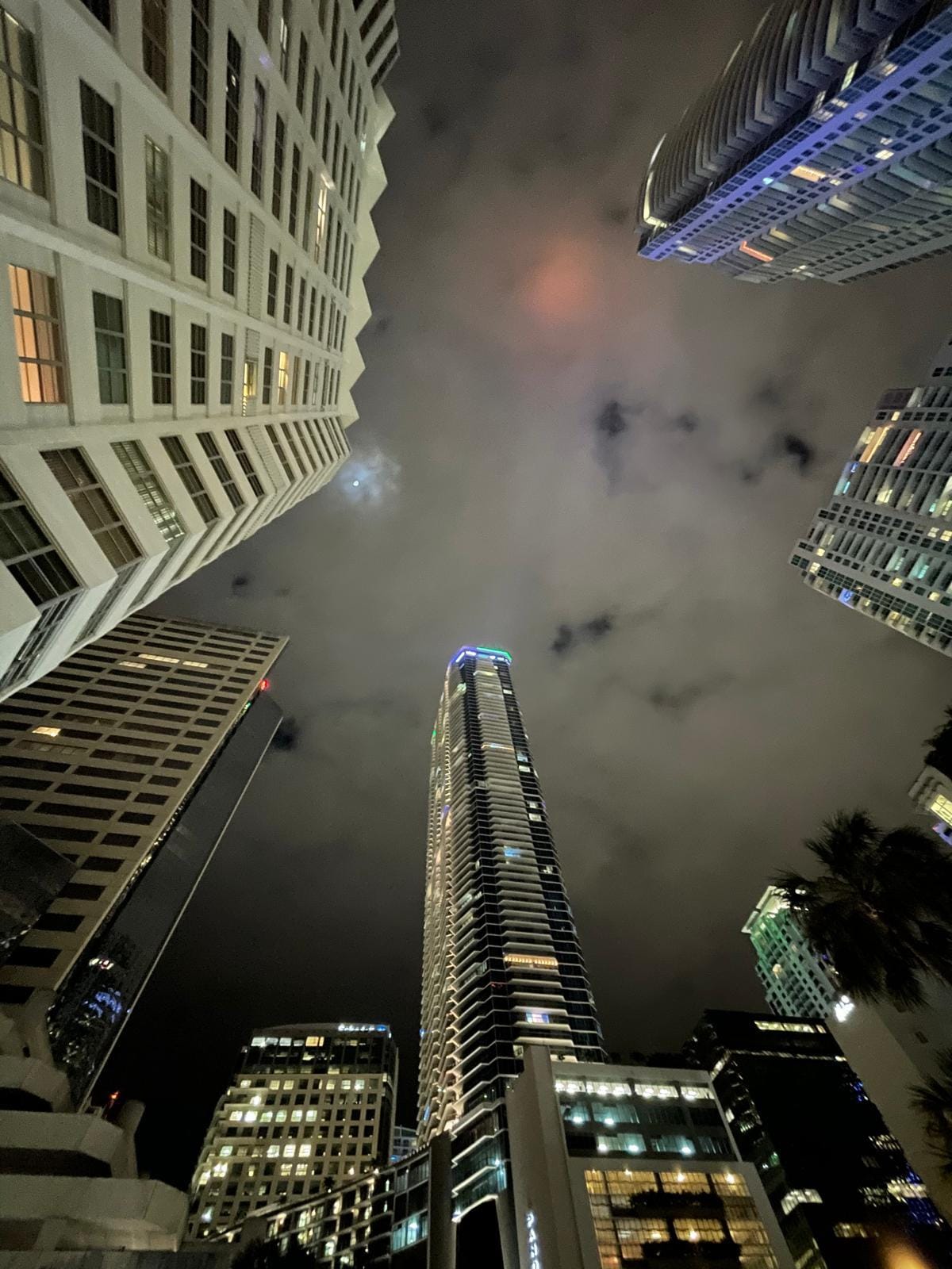 Building Photo - 905 Brickell Bay Dr