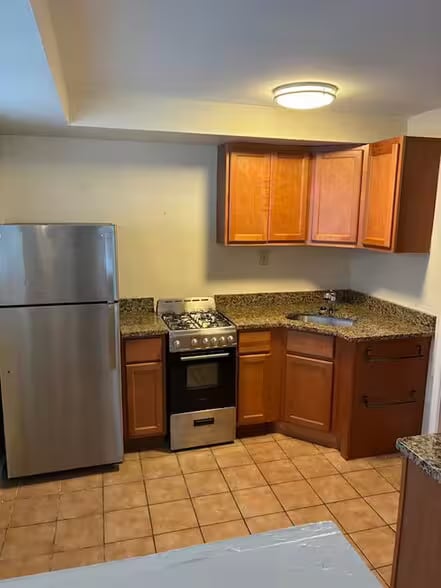 Building Photo - 807 W Madison St