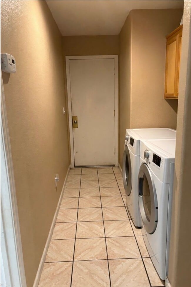 Building Photo - 3 bedroom 2 Bath home in quiet court