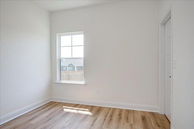 Building Photo - 814 Sweet Grass Cir