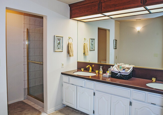 Building Photo - 301 N 1st St