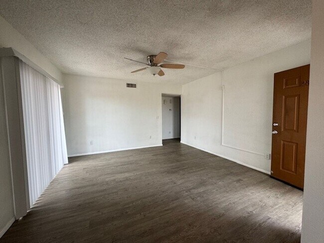 Building Photo - 2 BR Condo near Chaparral Golf & Rotary Park