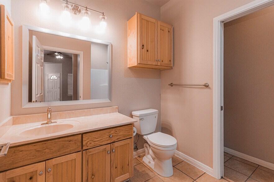 Building Photo - 104 San Antonio Rd