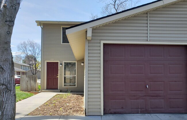 Building Photo - 118 W Colby Ln