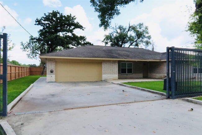 Building Photo - 13121 Unison Rd