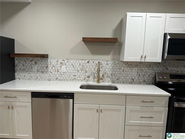 Building Photo - 427 Delaware Ave