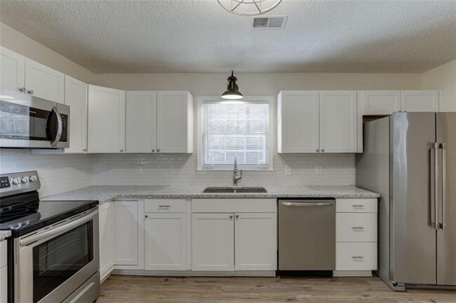 Building Photo - 1755 Straw Valley Rd