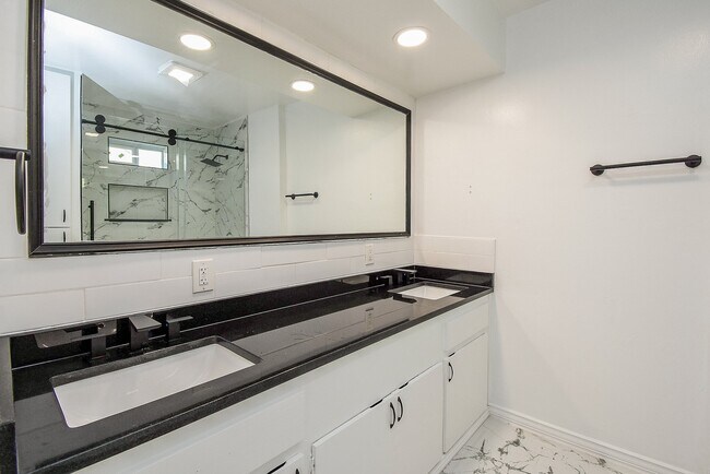 Building Photo - 8158 Niles St