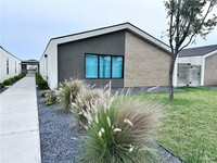 Building Photo - 1308 E Iris Ave